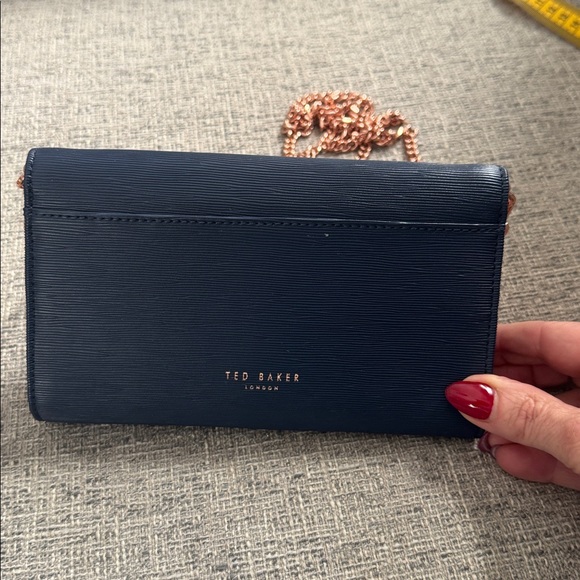 Chic Navy Clutch with Rose Gold Chain - Picture 2 of 9